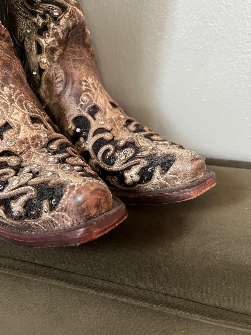 Corral Brown Distressed Embroidered Western Boots with Black Appliqué - Picture 10 of 10